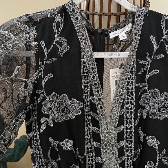 Socialite lace dress - Picture 10 of 11